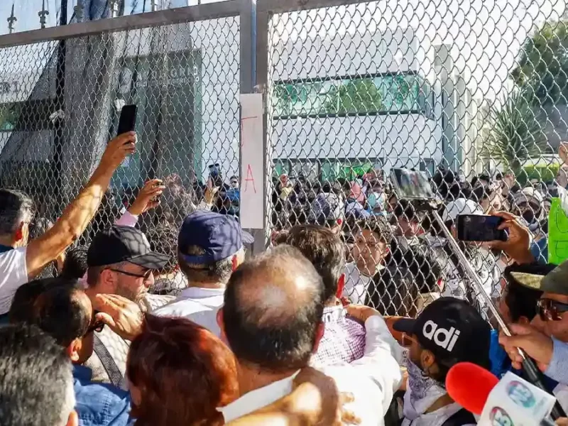 Estudiantes en paro de la BUAP incumplen con entrega de pliego petitorio; movimiento se fragmenta  