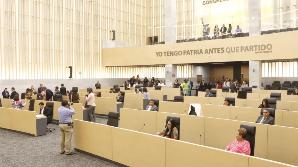 Avala LXII Legislatura del Congreso del Estado figura de Diputado Migrante