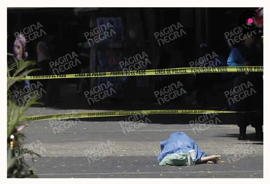 Hombre de la tercera edad murió frente a su esposa en el Zócalo de Puebla