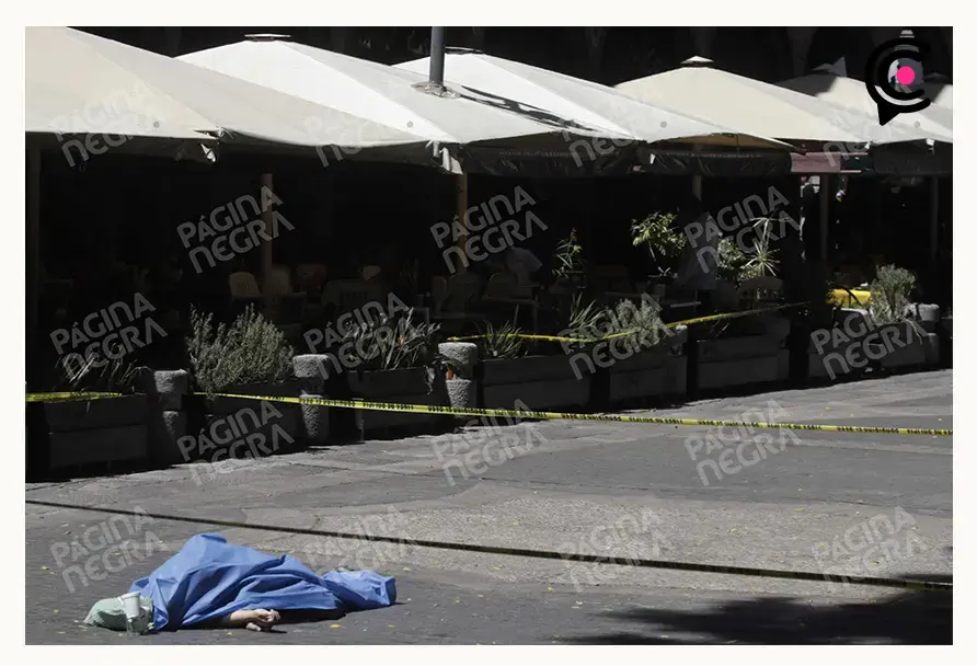 Hombre de la tercera edad murió frente a su esposa en el Zócalo de Puebla