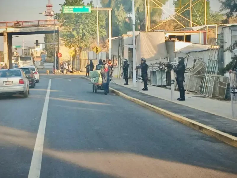 El gobierno municipal realiza operativo para liberar par vial