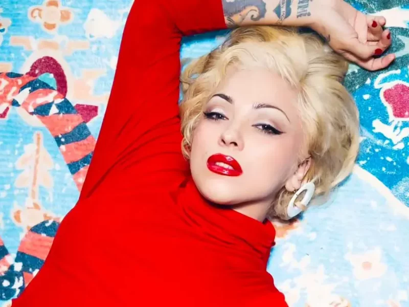 Mon Laferte estrenó su próximo sencillo “Otra noche de llorar” en el Vive Latino 2025 