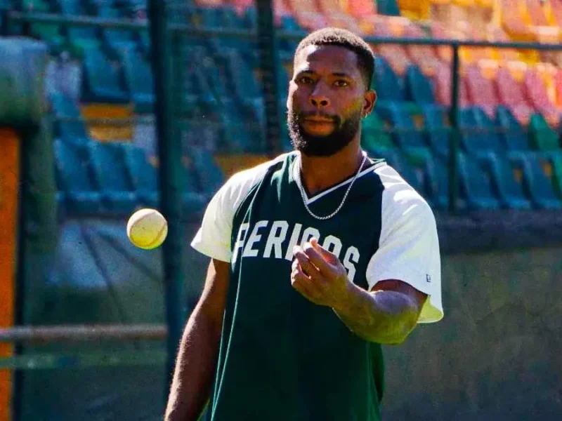 Presentan a Julio Pablo Martínez cómo nuevo pelotero de los Pericos de Puebla