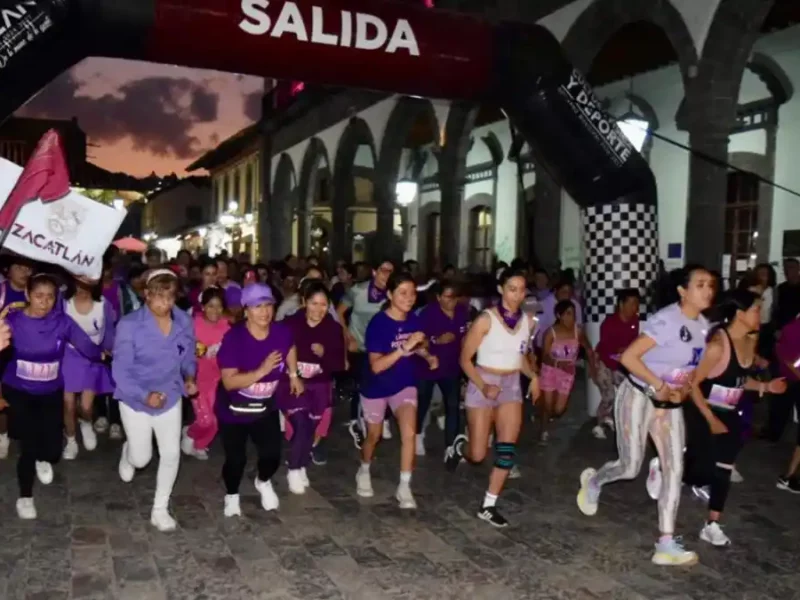 Mujeres de Zacatlán participan en Carrera de la Mujer; piden igualdad y respeto a sus derechos