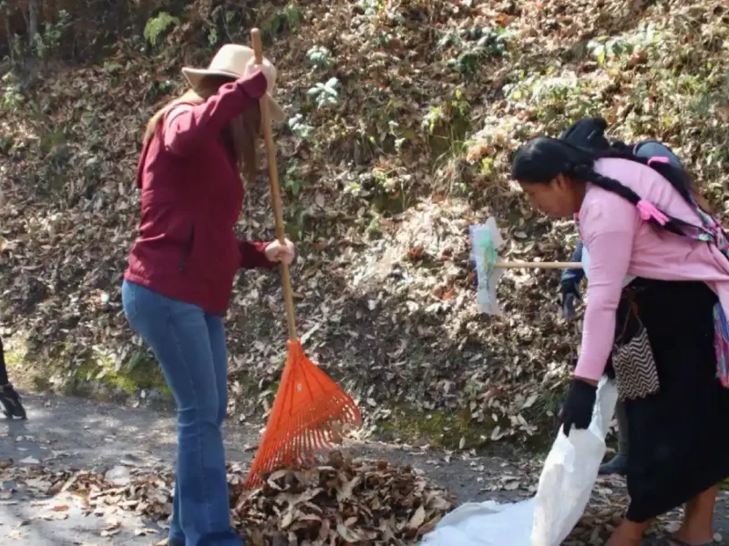 Comunidades de Zacatlán participan en faena comunitaria