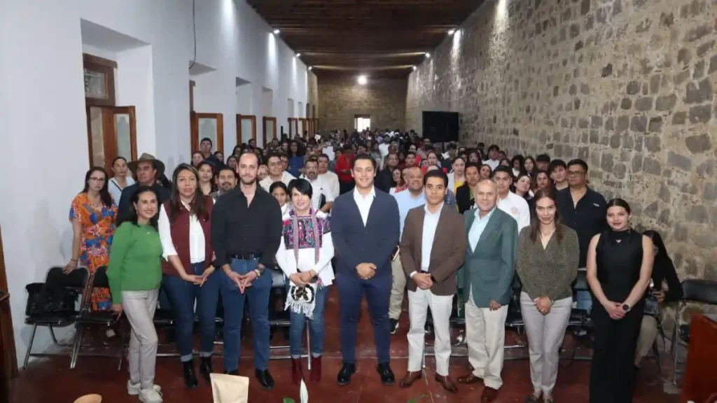 Emprendedores de Zacatlán reciben capacitación para registro de marcas con descuento al 90%
