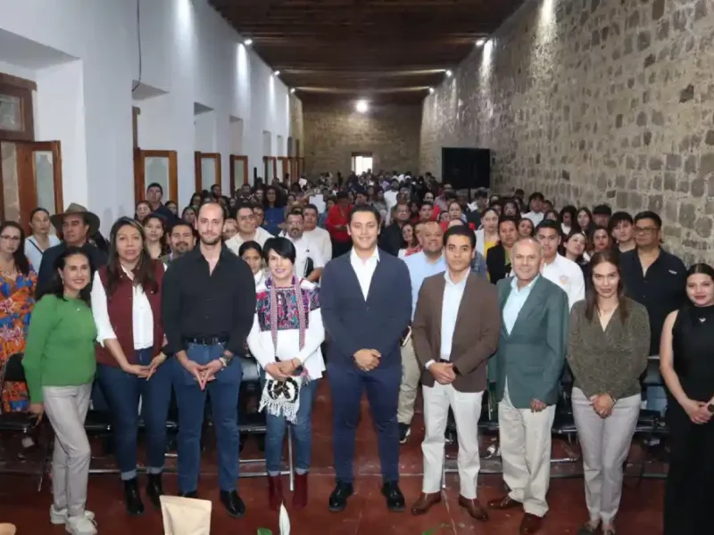 Emprendedores de Zacatlán reciben capacitación para registro de marcas con descuento al 90%