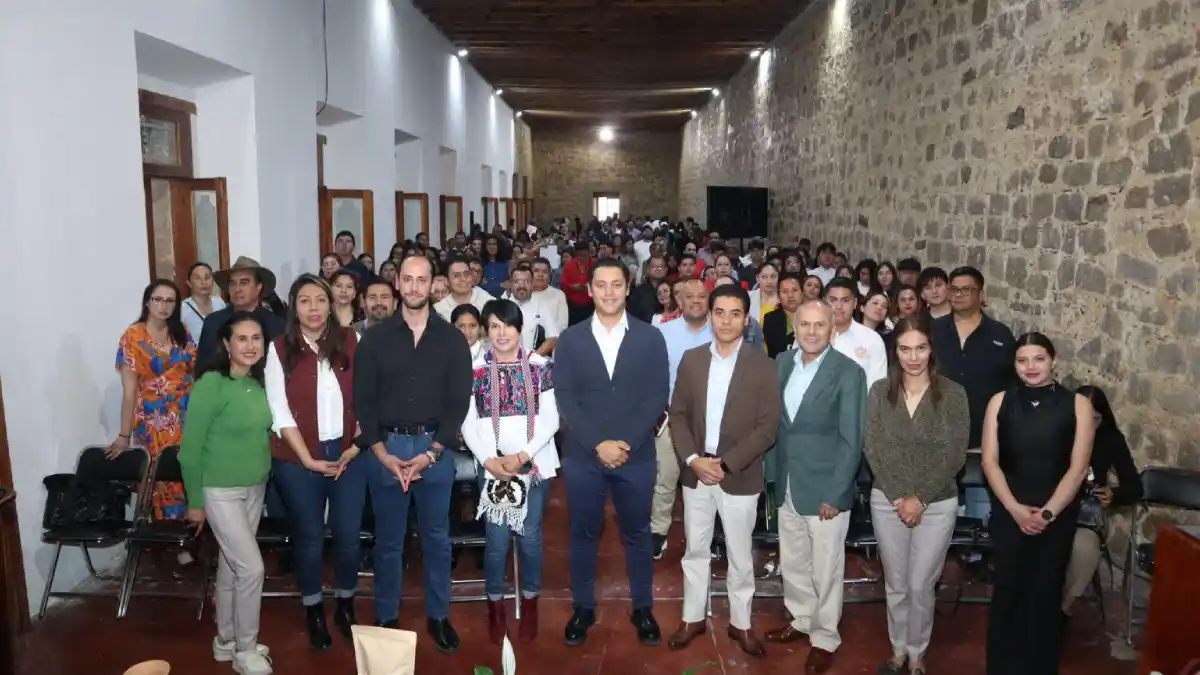 Emprendedores de Zacatlán reciben capacitación para registro de marcas con descuento al 90%