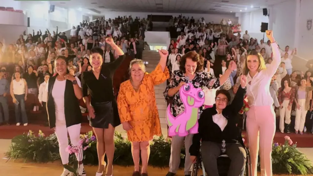 DIF de Texmelucan presenta conversatorio "Solo necesito ser mujer"