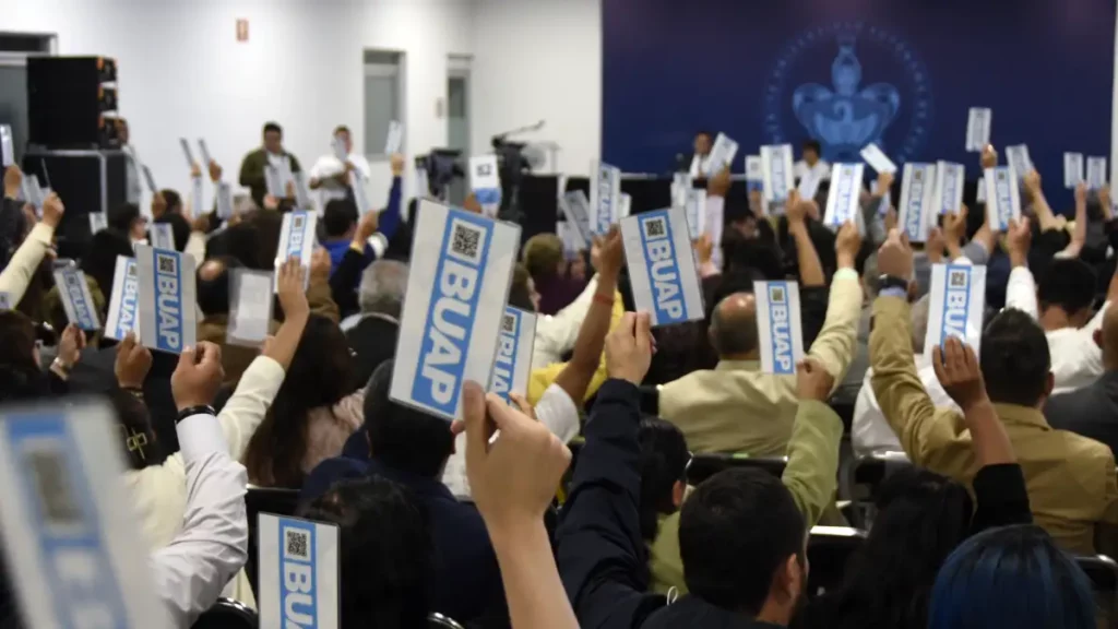 Rectora Lilia Cedillo pide a los estudiantes voto de confianza y diálogo con las comisiones