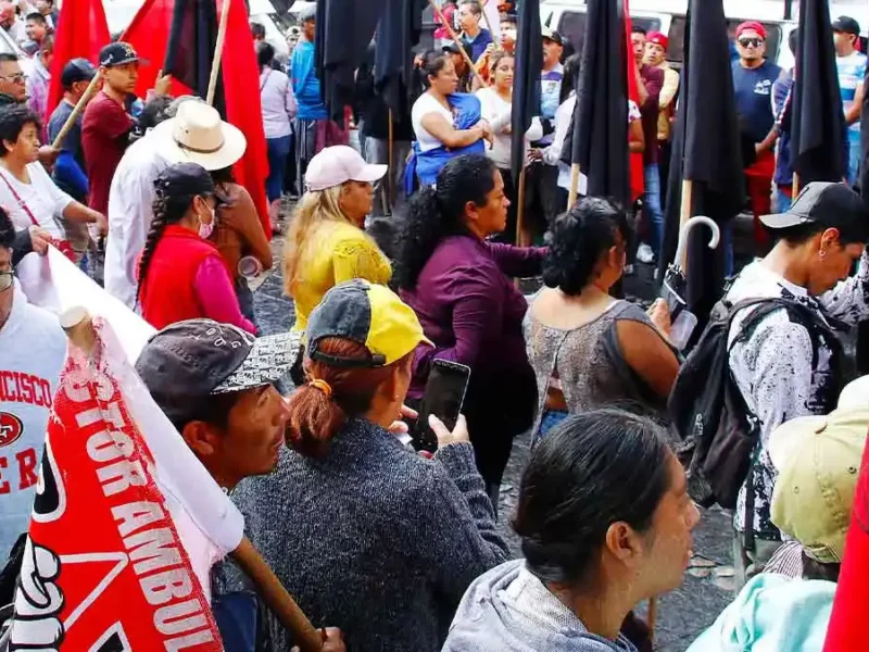 Integrantes de UPVA 28 de Octubre realizan manifestación en Vía Atlixcáyotl contra operativos de SMT