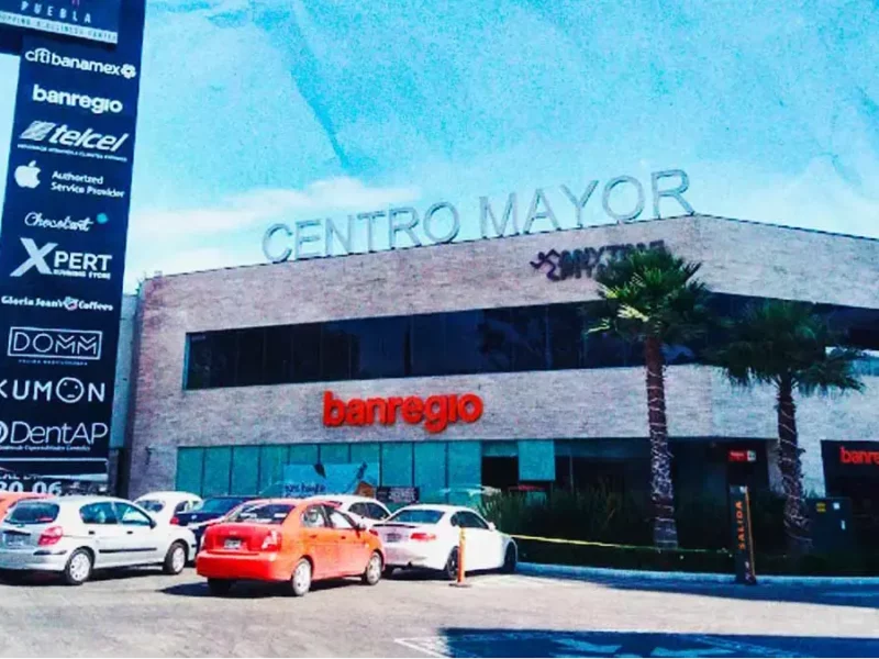 Delincuentes asaltaron a cuentahabiente en Plaza Centro Mayor de Puebla; le roban 250 mil pesos