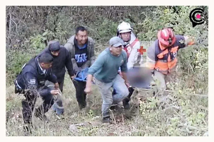 Volcadura de auto dejó un muerto y cuatro heridos en Zacatlán, Puebla; viajaba una familia