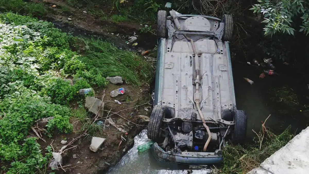 Volcadura de auto dejó un muerto y cuatro heridos en Zacatlán, Puebla; viajaba una familia