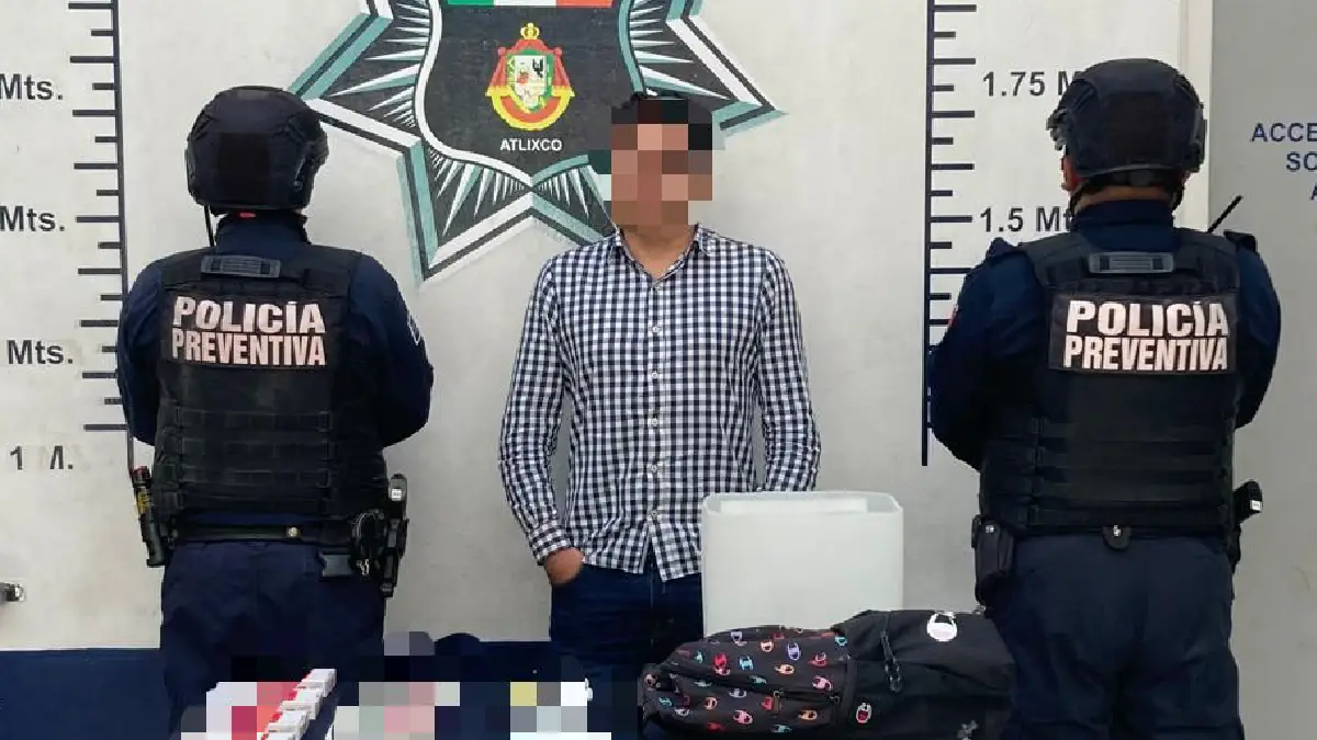 Policías detienen a sospechoso en Atlixco por robo en clínica del IMSS