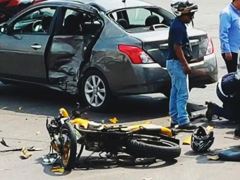 Motociclista murió tras chocar contra automóvil sobre la carretera federal Puebla-Tehuacán, en Amozoc