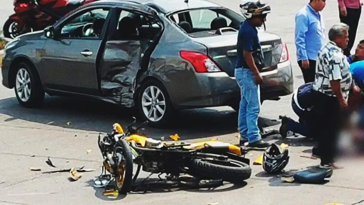 Motociclista murió tras chocar contra automóvil sobre la carretera federal Puebla-Tehuacán, en Amozoc