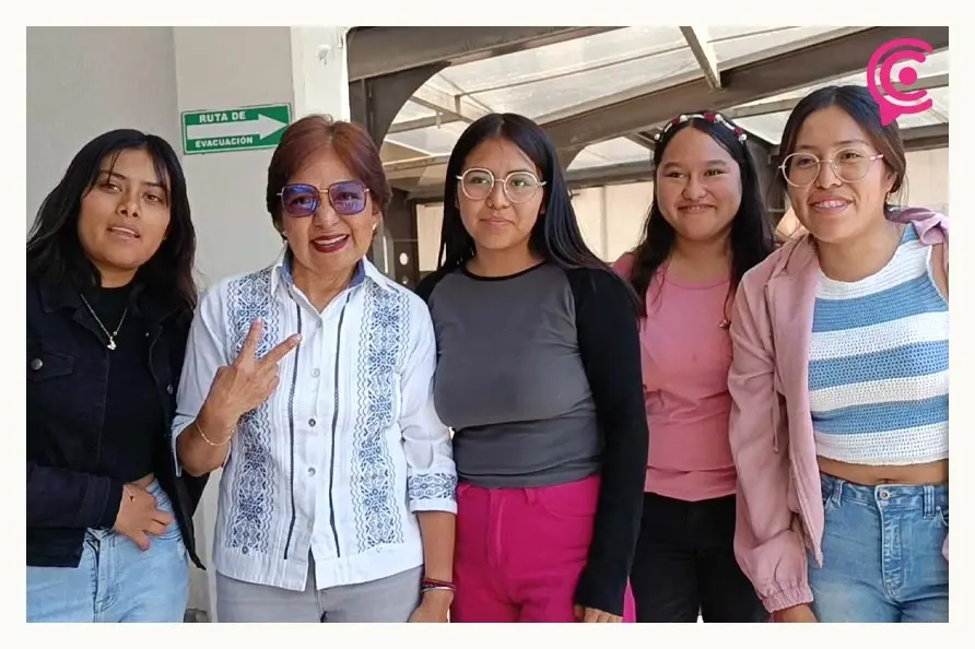 Lilia Cedillo da la bienvenida a estudiantes a clases presenciales, tras paro de la BUAP