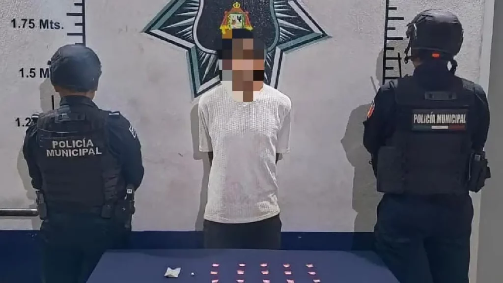 Policía de Atlixco detiene a joven por presuntos delitos contra la salud durante recorrido por la Agrícola Ocotepec