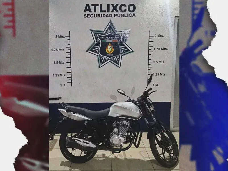 Policías de Atlixco recuperan motocicleta con reporte de robo