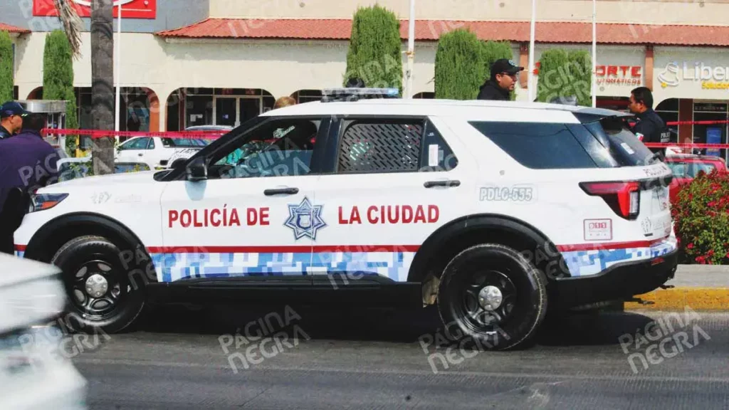 Hombre murió por infarto en jardinera de Plaza Tolín, Puebla 
