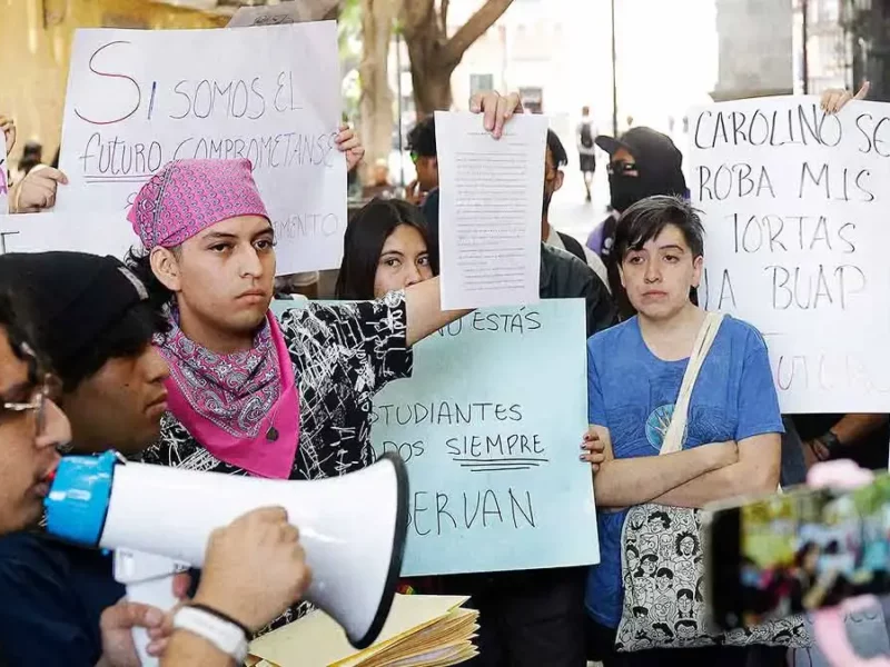 Facultad de Filosofía y Letras BUAP entrega pliego petitorio, pero el paro estudiantil continúa vigente