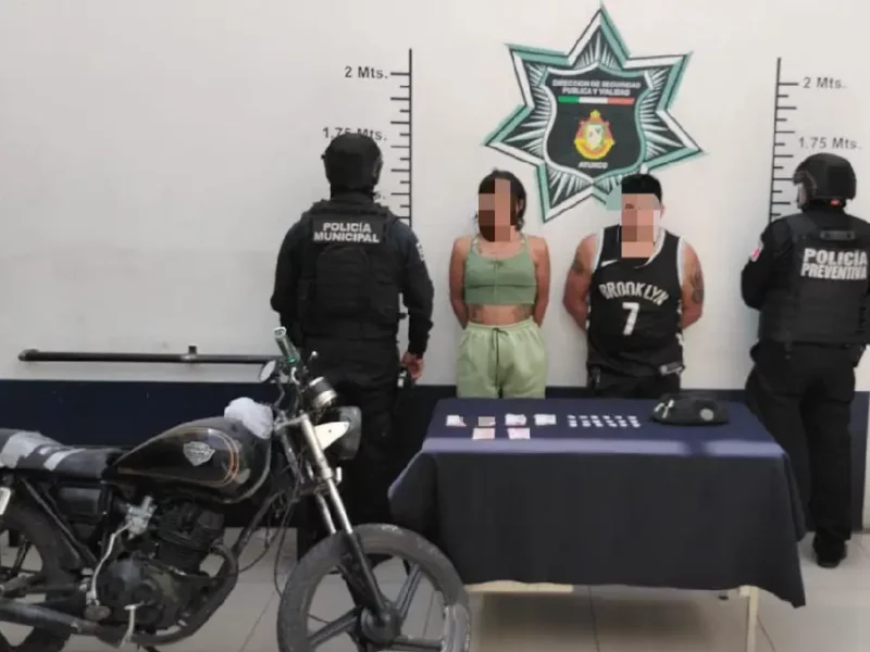Policías de Atlixco detienen a pareja que intercambiaba sustancias ilícitas