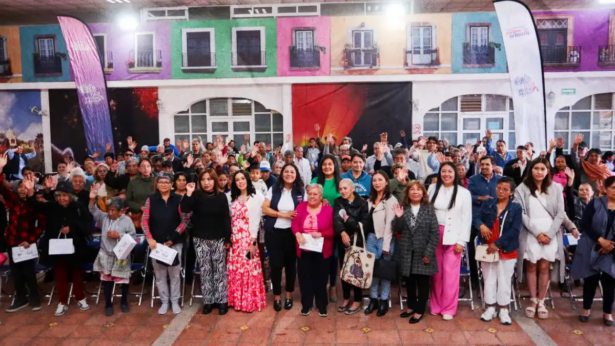 Impulsa Lupita Cuautle la inclusión con entrega de aparatos auditivos