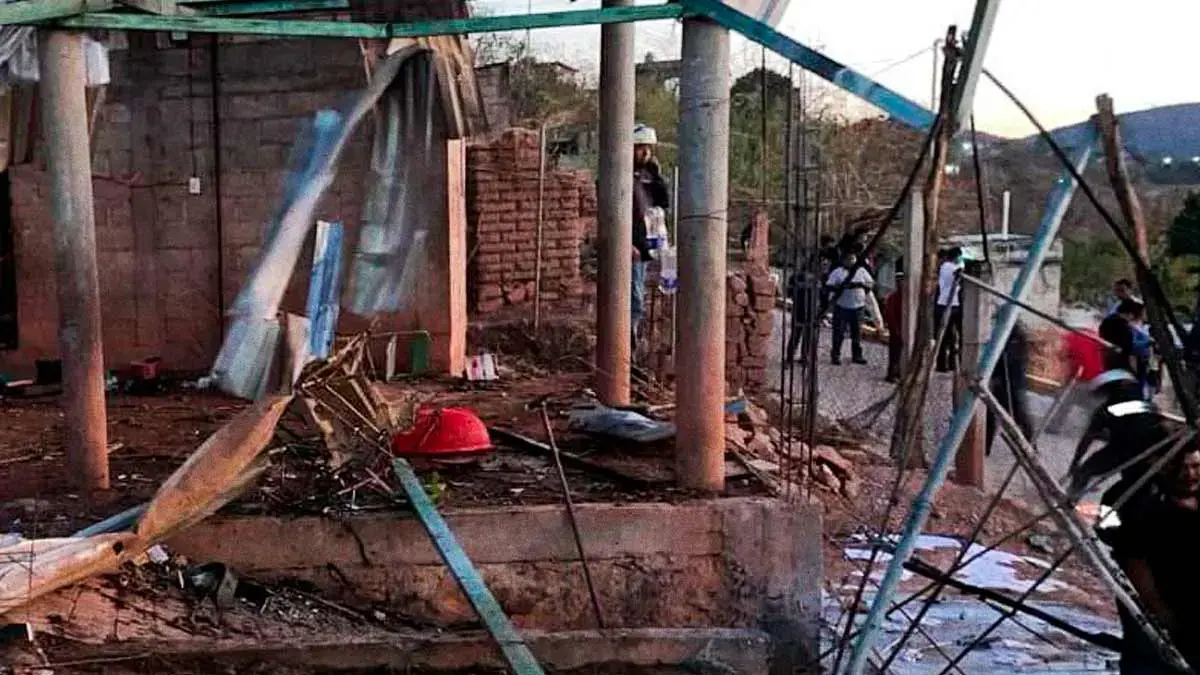 Explosión en taller de Pirotecnia en Tepexco, Puebla, deja daños en clínica y casas