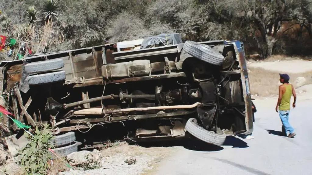Joven murió tras chocar y volcar en una camioneta en Quecholac, Puebla