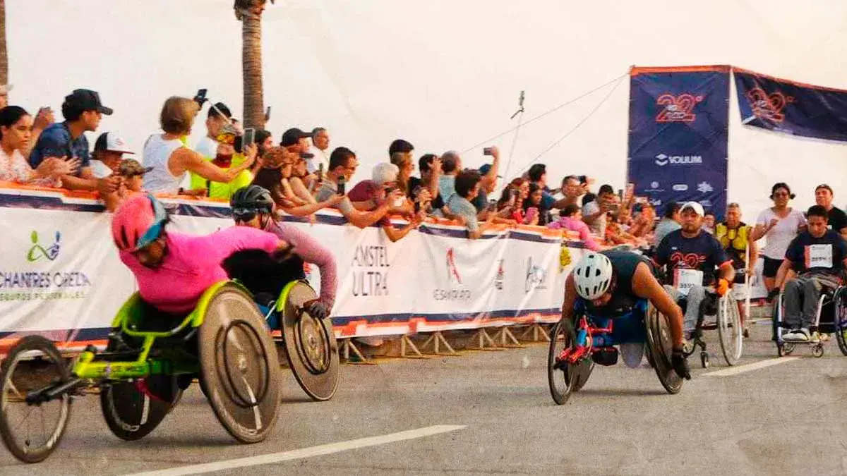 Paratletas poblanos se suben al podio de la Carrera del Golfo 10K 2025
