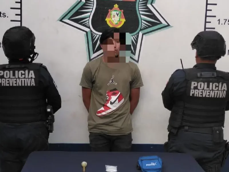 Policía de Atlixco detienen a joven por posesión de droga en la colonia Altavista