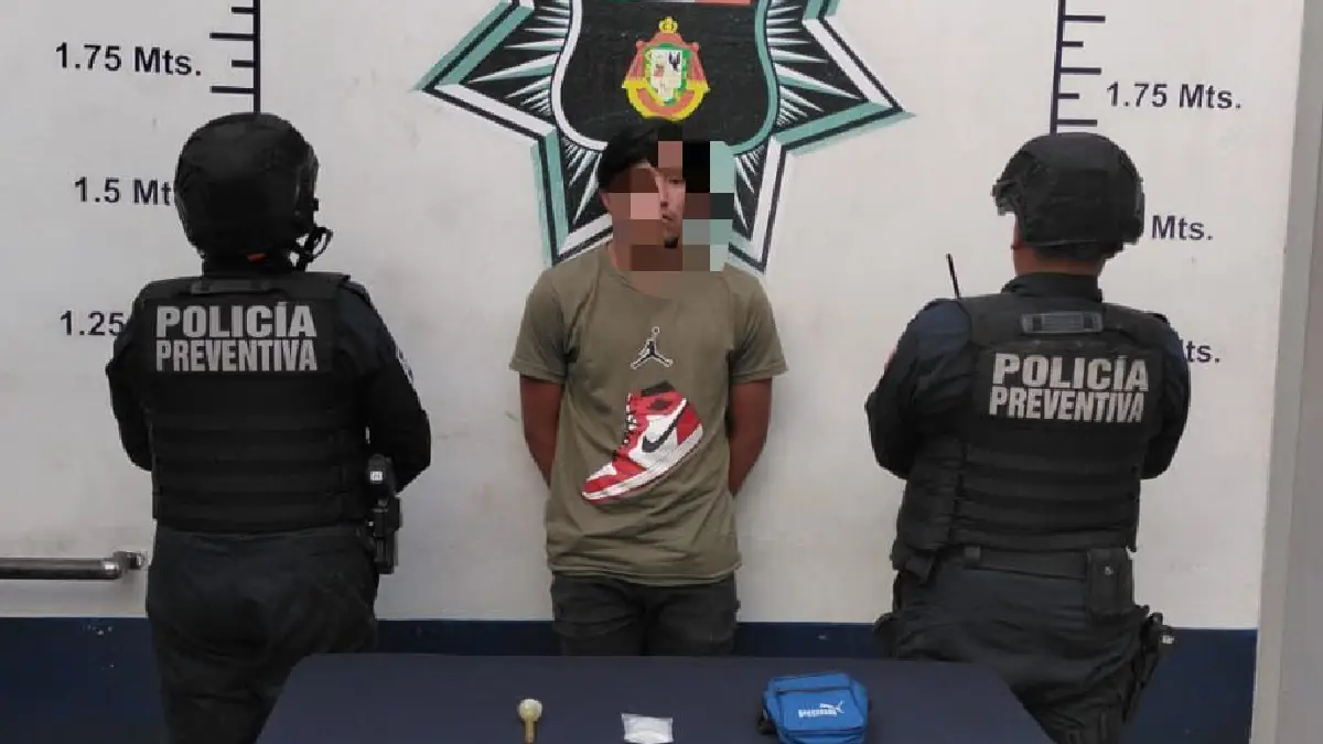 Policía de Atlixco detienen a joven por posesión de droga en la colonia Altavista