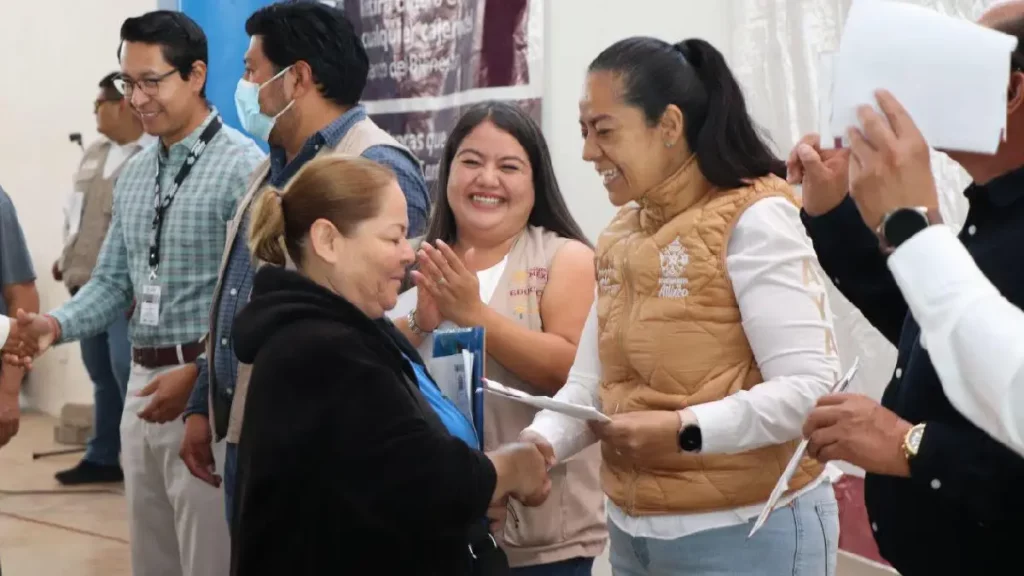 Ariadna Ayala encabeza nueva entrega de becas Rita Cetina en Atlixco