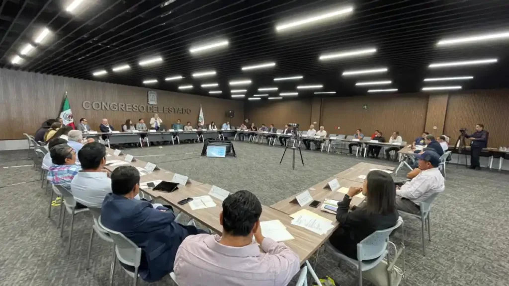Realizan mesa de trabajo en Congreso para fortalecer al campo poblano