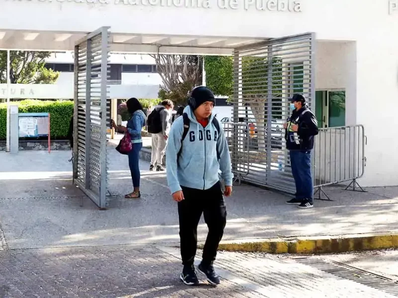 Este 2 de abril, 45 mil estudiantes BUAP regresaron a clases presenciales en CU 