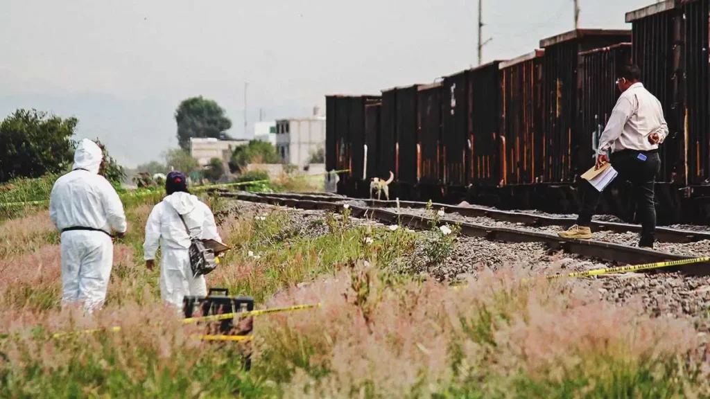 Ataron y abandonaron cuerpo de hombre en las vías del tren de Tlacotepec, Puebla 