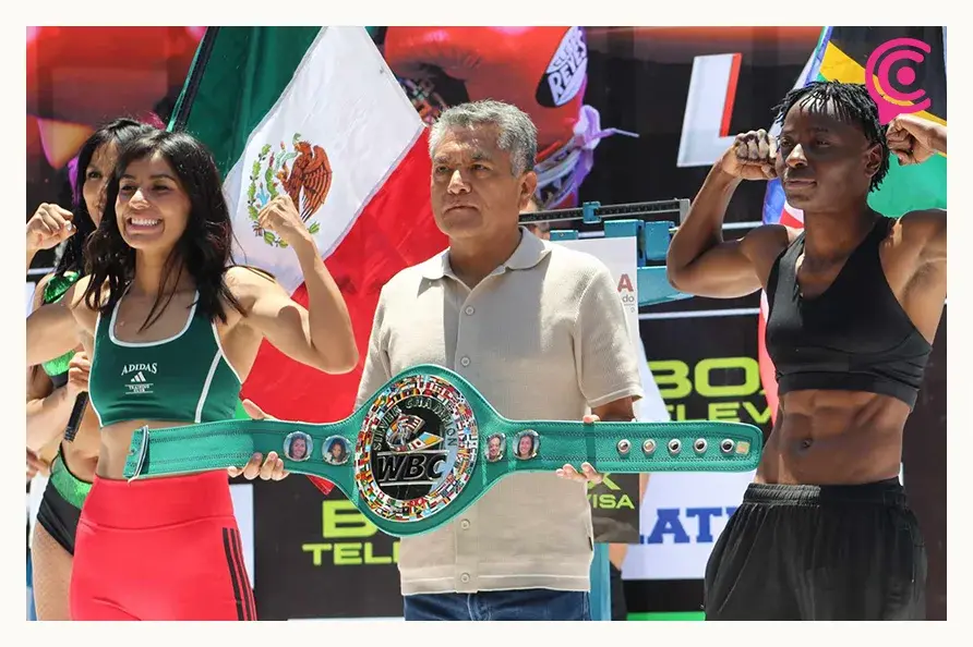 Gabriela “La Bonita” Sánchez y Simangele Hadebe encabezan ceremonia de pesaje en Zócalo de Puebla