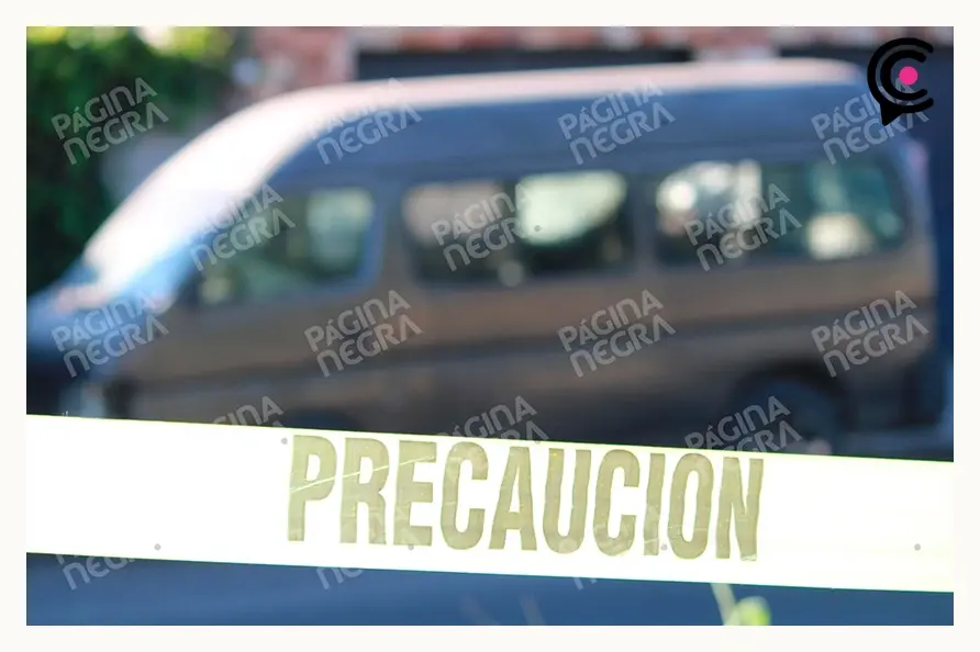 Abandonan camioneta incendiada con mensaje de amenaza frente al Parque Ecológico de Puebla