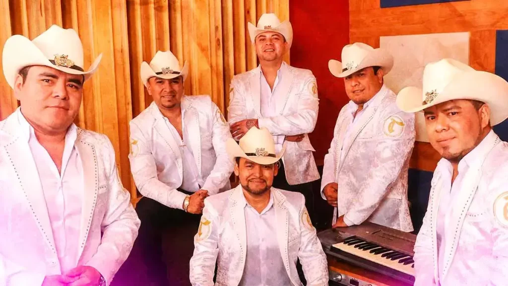 El Trono de México ofrecerá firma de autógrafos en el Zócalo de Puebla