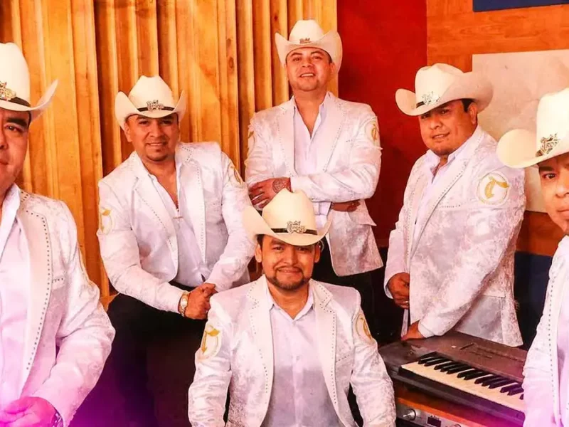El Trono de México ofrecerá firma de autógrafos en el Zócalo de Puebla