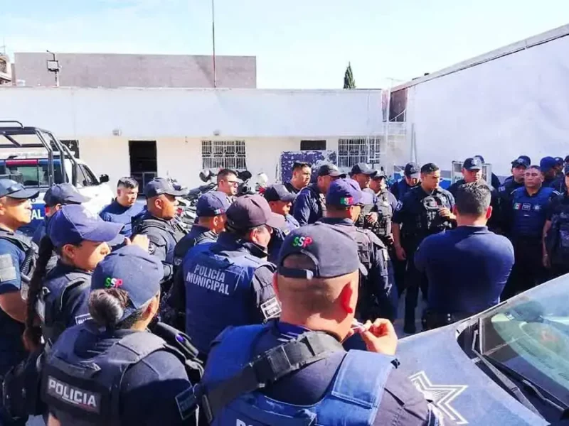 Policías de Teziutlán se van a paro; exigen mejoras laborales
