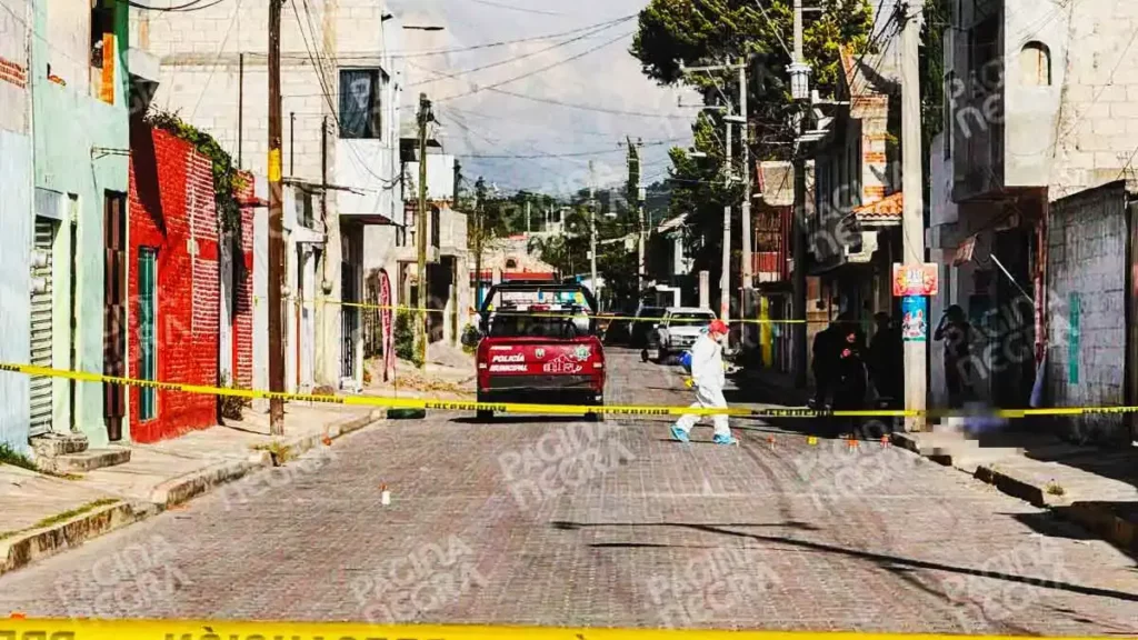 Afuera de una tienda asesinan a un hombre a balazos, en Amozoc, Puebla