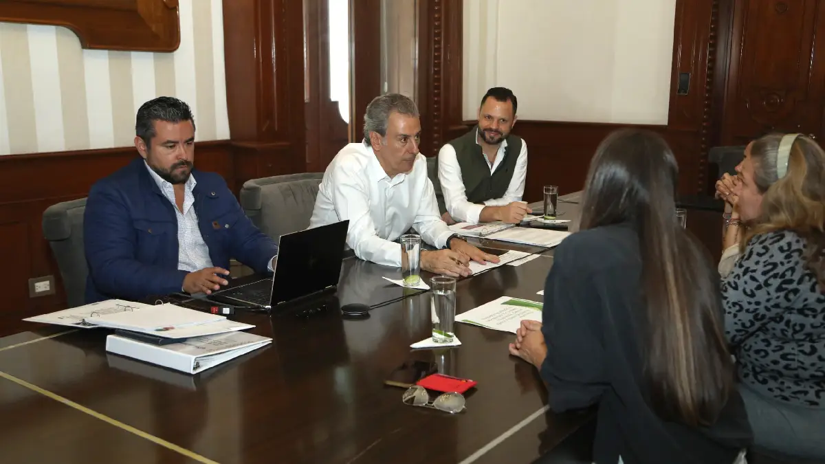 Encabeza Pepe Chedraui reunión informativa del Programa Estacionamiento Rotativo