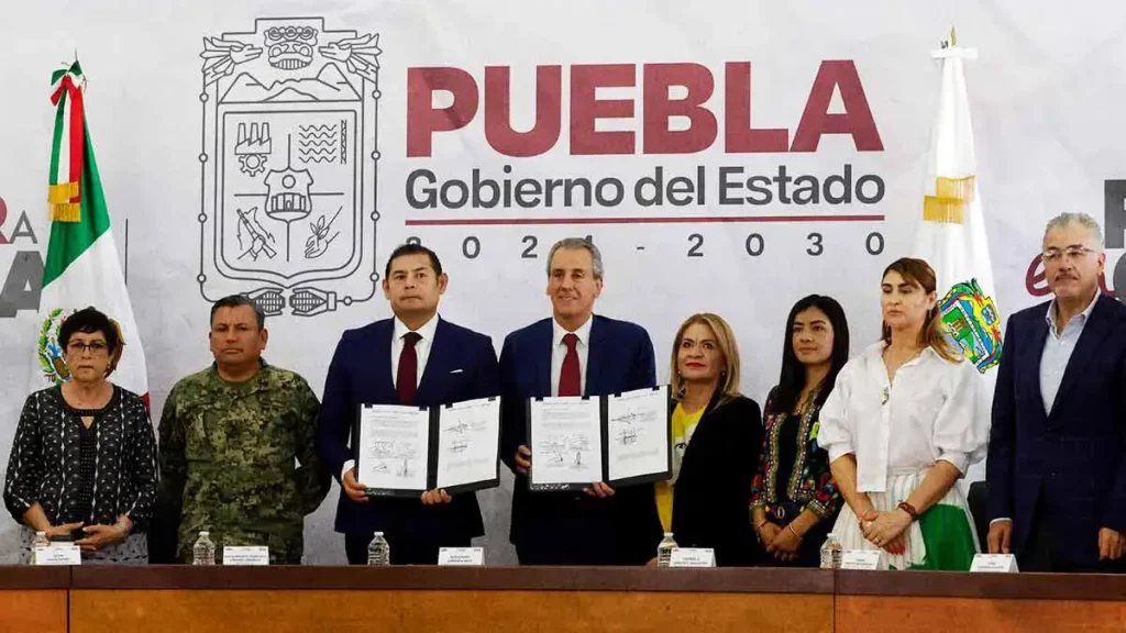 Gobierno y Ayuntamiento de Puebla firman convenio para que estacionamiento de Estadio Cuauhtémoc sea gratis  
