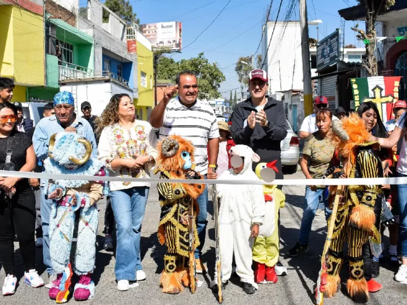 Acude Pepe Chedraui al corte de listón para el inicio del Carnaval de San Baltazar Campeche