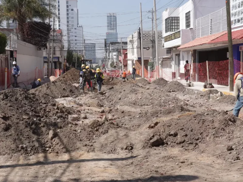 Supervisa David Aysa trabajos de rehabilitación vial en la Capital