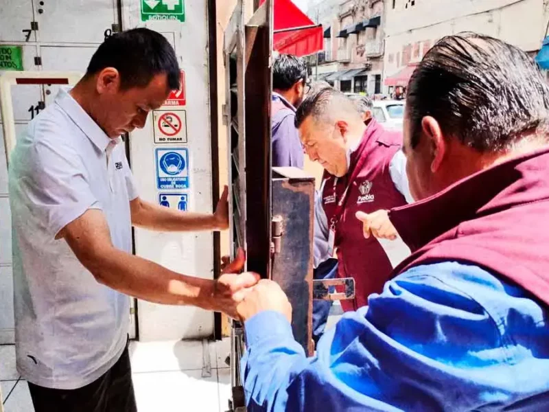 Normatividad clausura cuatro tiendas de productos chinos en el centro de Puebla