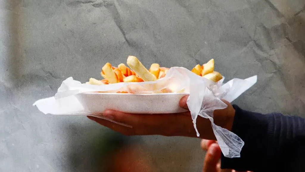 Ayuntamiento de Puebla retirará puestos ambulantes de comida chatarra afuera de las escuelas