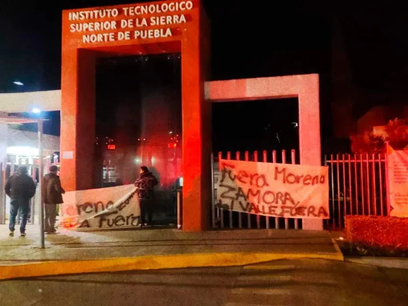 Alumnos del Tecnológico de la Sierra Norte de Puebla hacen paro estudiantil